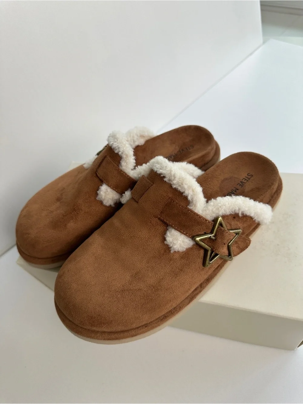 Steve Madden JSHILO Shearling Trim Buckle Clogs / Mules Chestnut / Brown Size 4